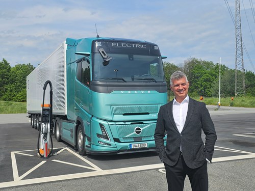 Volvo Trucks, 700 km Menzile Ulaşabilen Elektrikli Çekici ve Kamyonlarını Tanıttı!