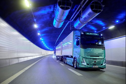 Volvo Trucks, 700 km Menzile Ulaşabilen Elektrikli Çekici ve Kamyonlarını Tanıttı!